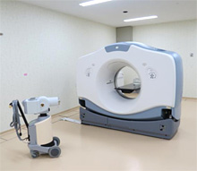 マイクロセレクトロンと治療計画用CT装置（GE）
