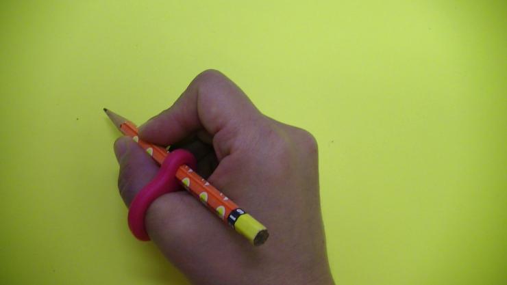 鉛筆ホルダーや持ちやすい筆記具の例その2