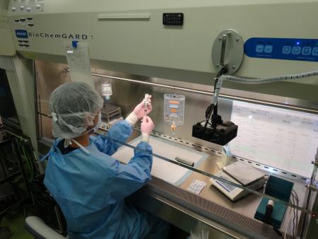 無菌製剤業務の様子1